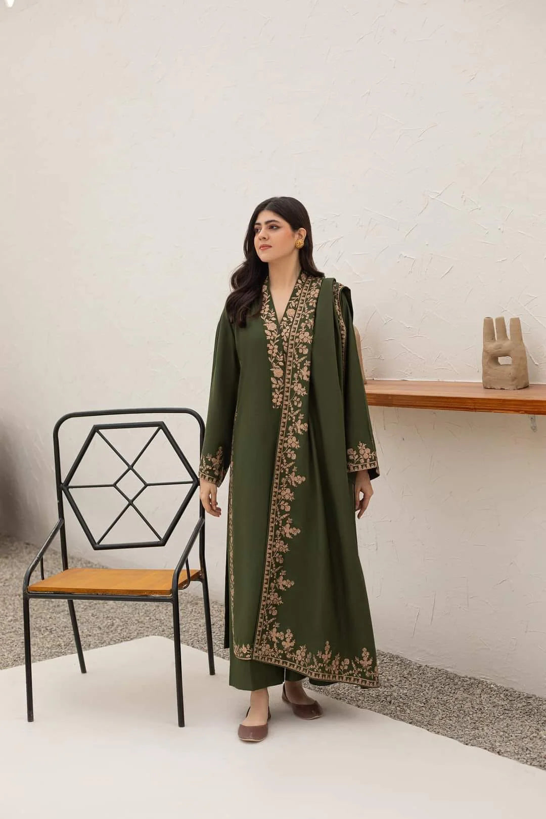 Rp3340-Agha Noor - Winter 3PC Dhanak Embroidered Suit