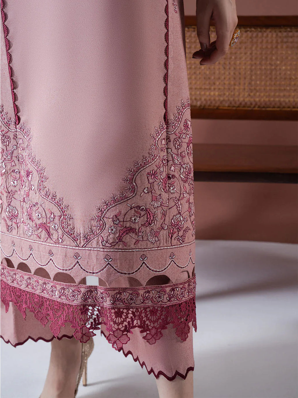 Rp3384- Asim Jofa - Winter 3PC Dhanak Embroidered Suit