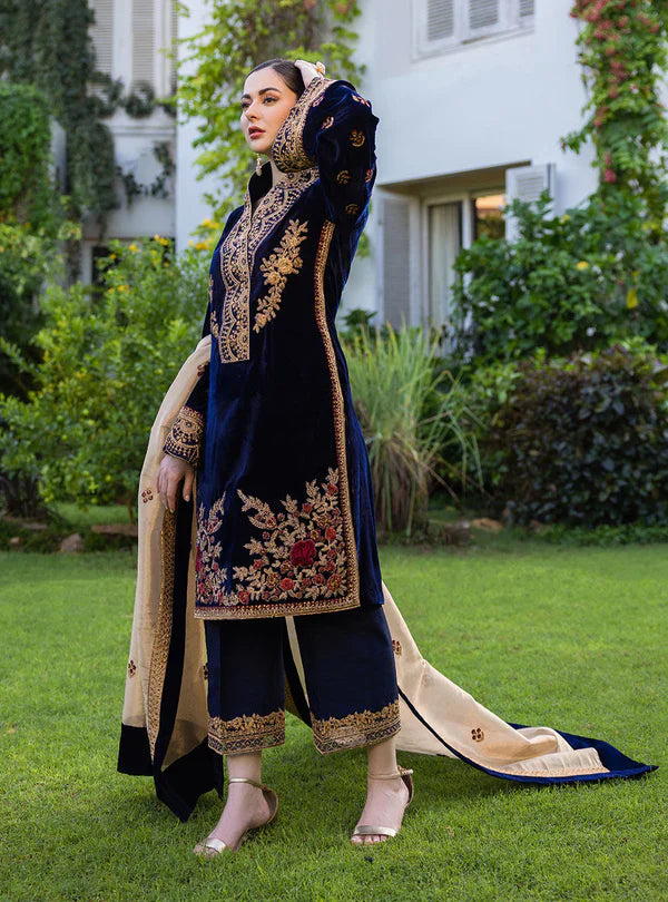 RP3357 -Baroque - Embroidered Velvet 3piece suit