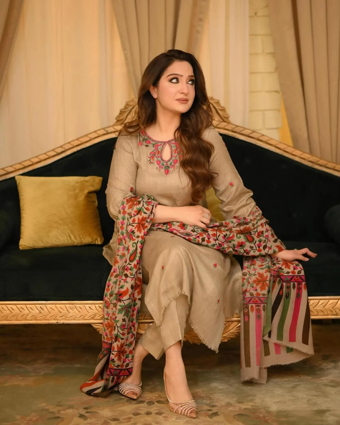 Rp33131- Bunaai - Winter 3PC Dhanak Embroidered Suit