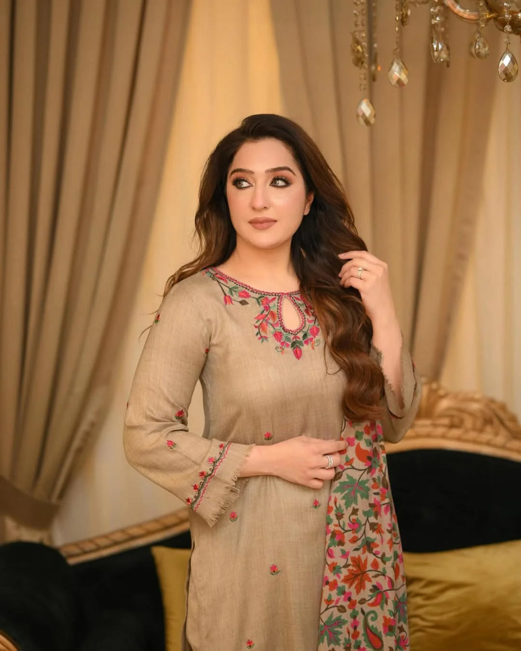 Rp33131- Bunaai - Winter 3PC Dhanak Embroidered Suit