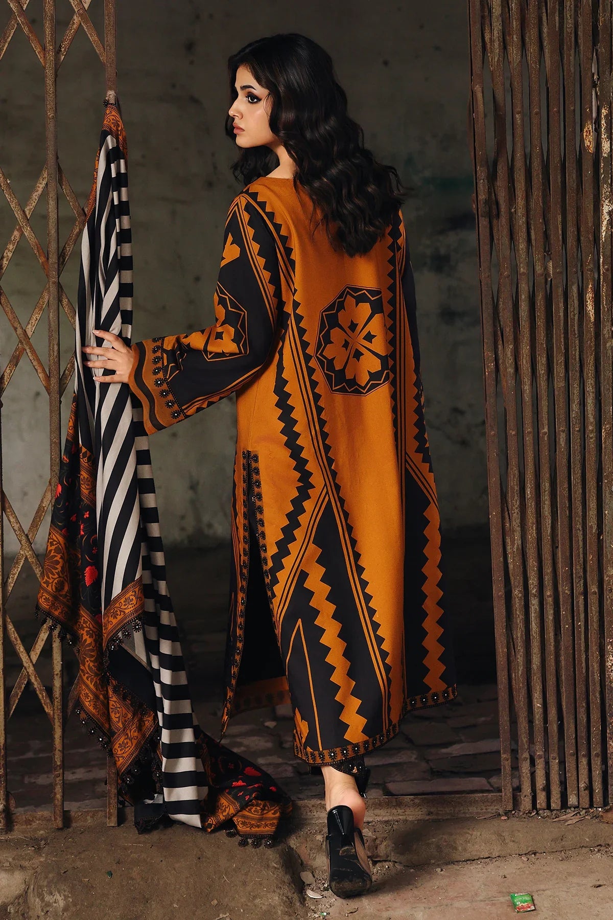 Rp33421Charizma - Winter 3PC Karandi Digital Print Dress