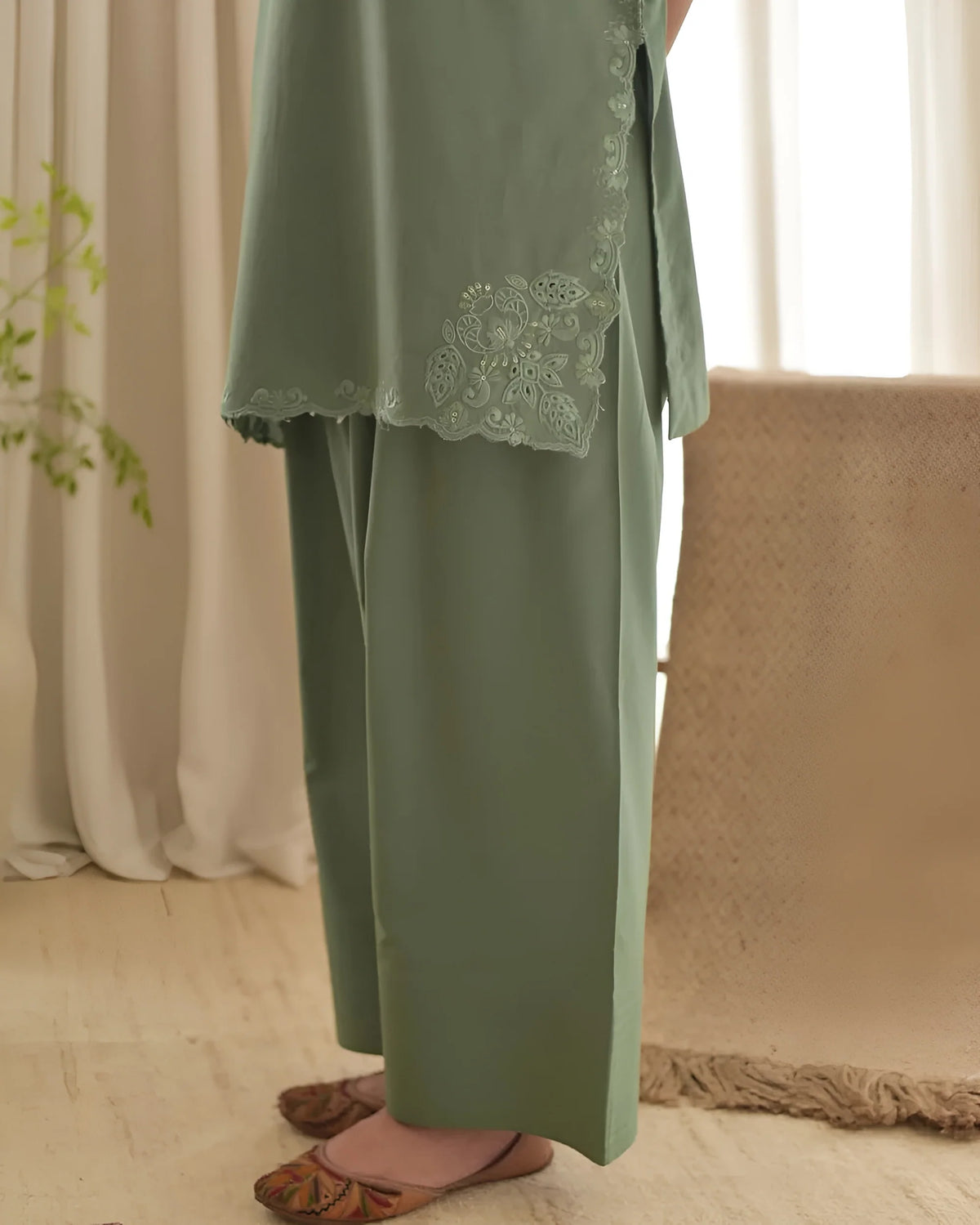 Rp1122Dyot - Summer 3PC Lawn Embroidered Suit