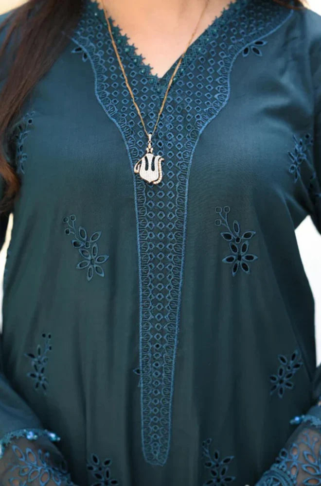 RP1070 - Bareeze 3PC Lawn Embroidered Suit