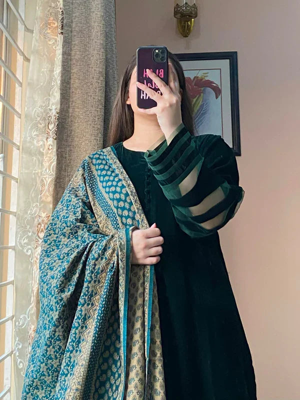 Rp33118 RANGRAIZ - Velvet Dress with Printed Dhanak Shawl