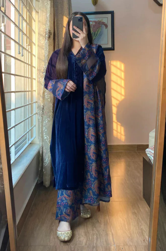 Rp33120 RANGRAIZ- Velvet Dress with Printed Dhanak Shawl