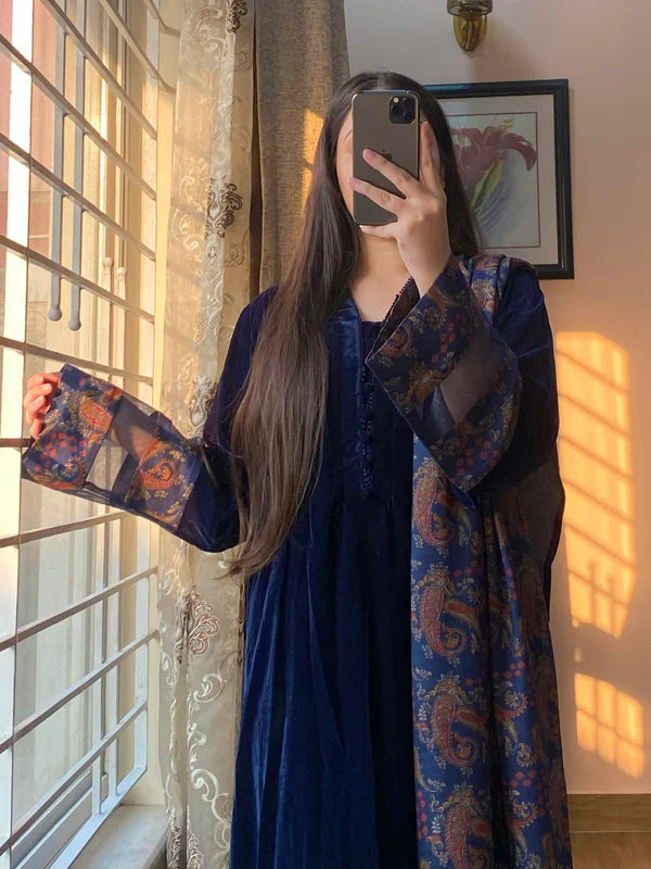 Rp33120 RANGRAIZ- Velvet Dress with Printed Dhanak Shawl