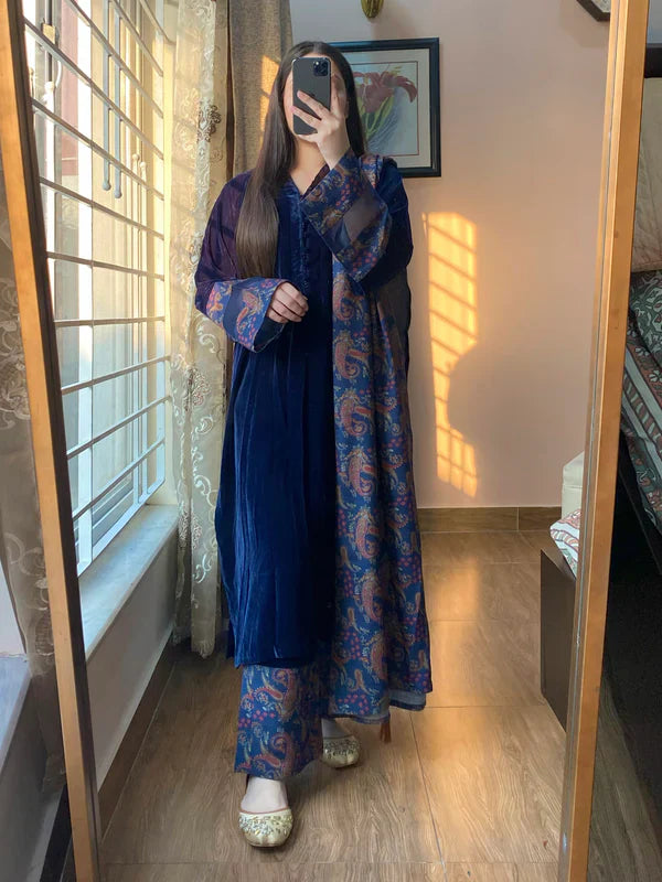 Rp33120 RANGRAIZ- Velvet Dress with Printed Dhanak Shawl