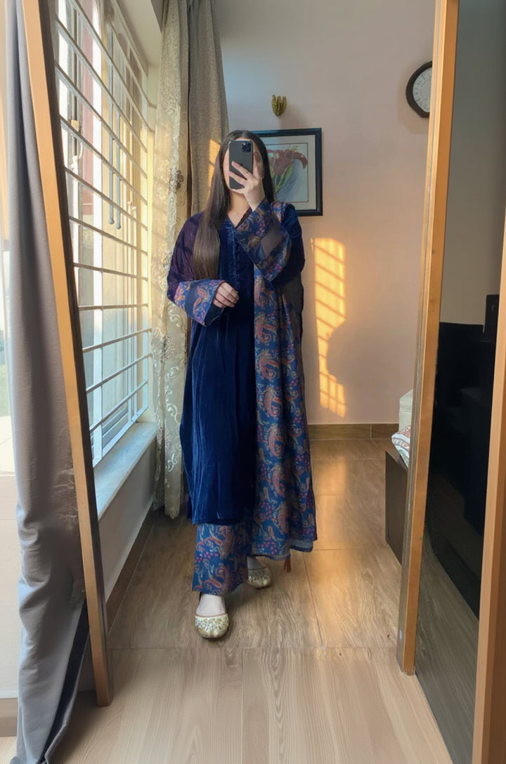 Rp33120 RANGRAIZ- Velvet Dress with Printed Dhanak Shawl