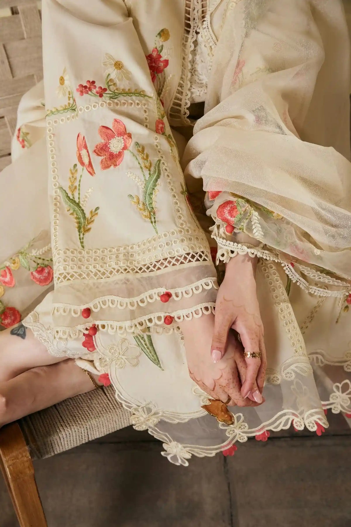 RP1235 Maryam Hussain - Summer 3PC Lawn Embroidered Suit