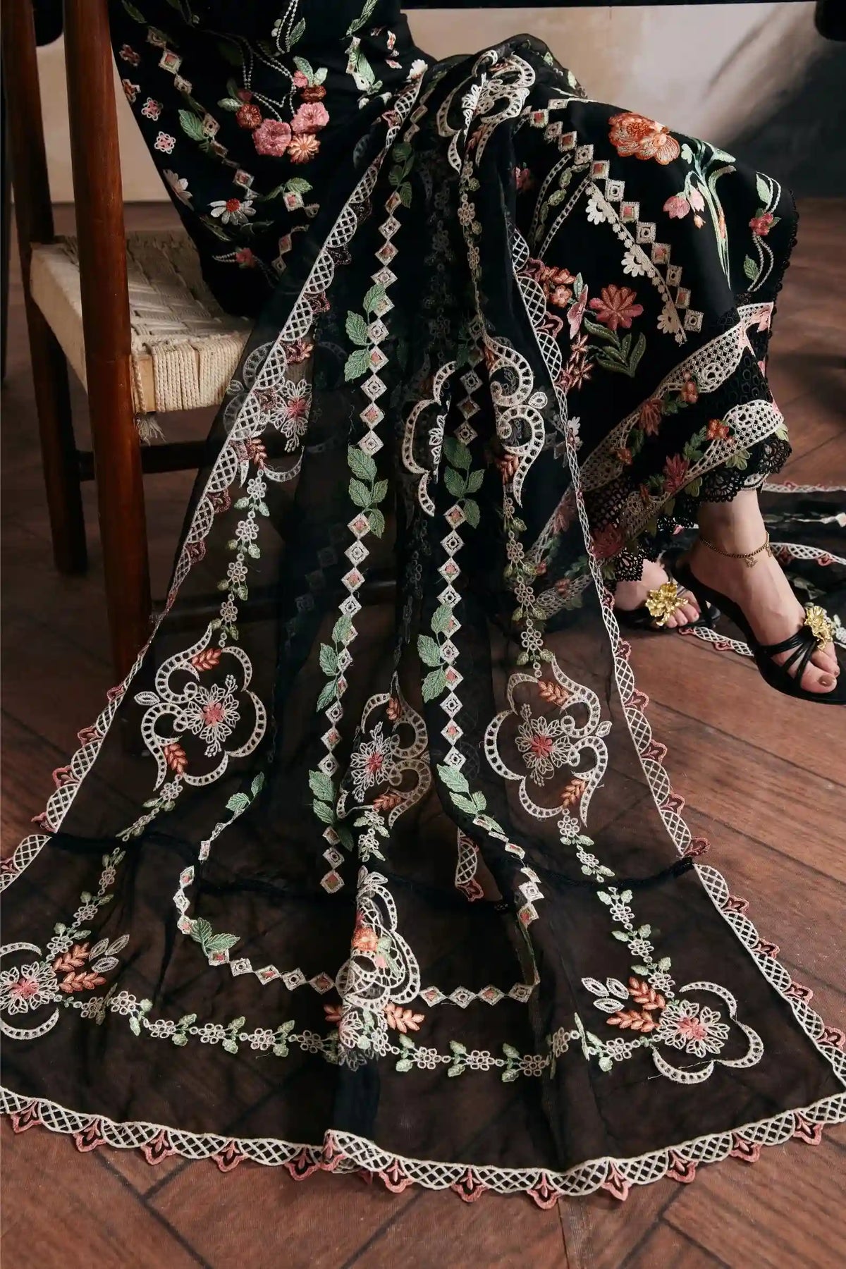 RP1236 Maryam Hussain - Summer 3PC Lawn Embroidered Suit
