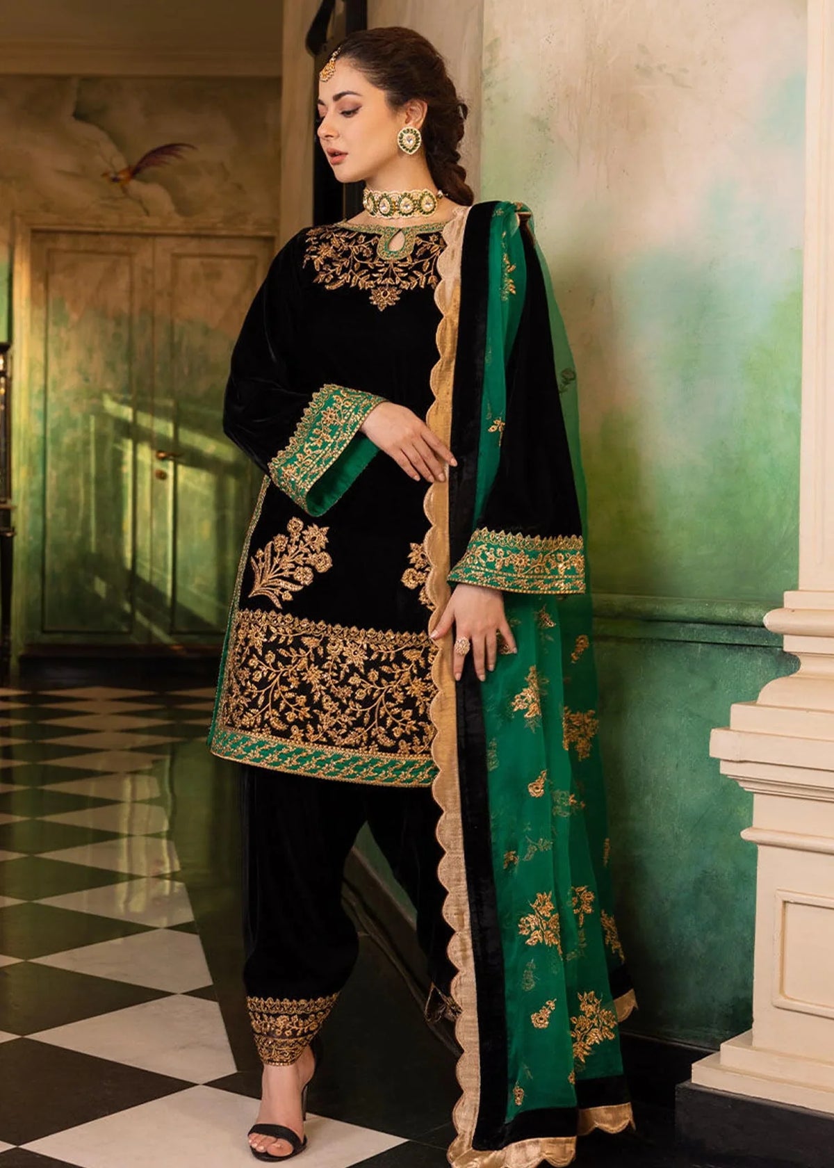 Rp551 - Muzlin-Velvet Embroidered Winter 3 Piece Suit