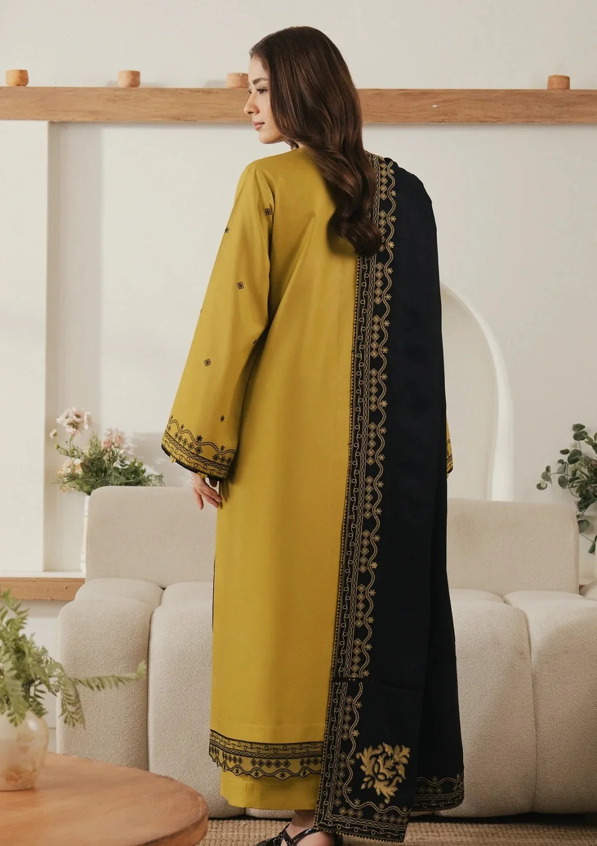 Rp33152- Seran - Winter 3PC Dhanak Embroidered Suit