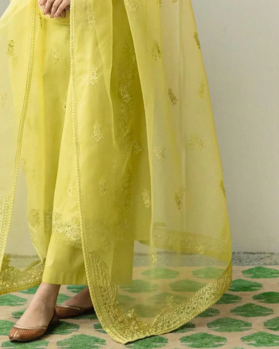 RP1177Summer 3PC Lawn Embroidered Suit