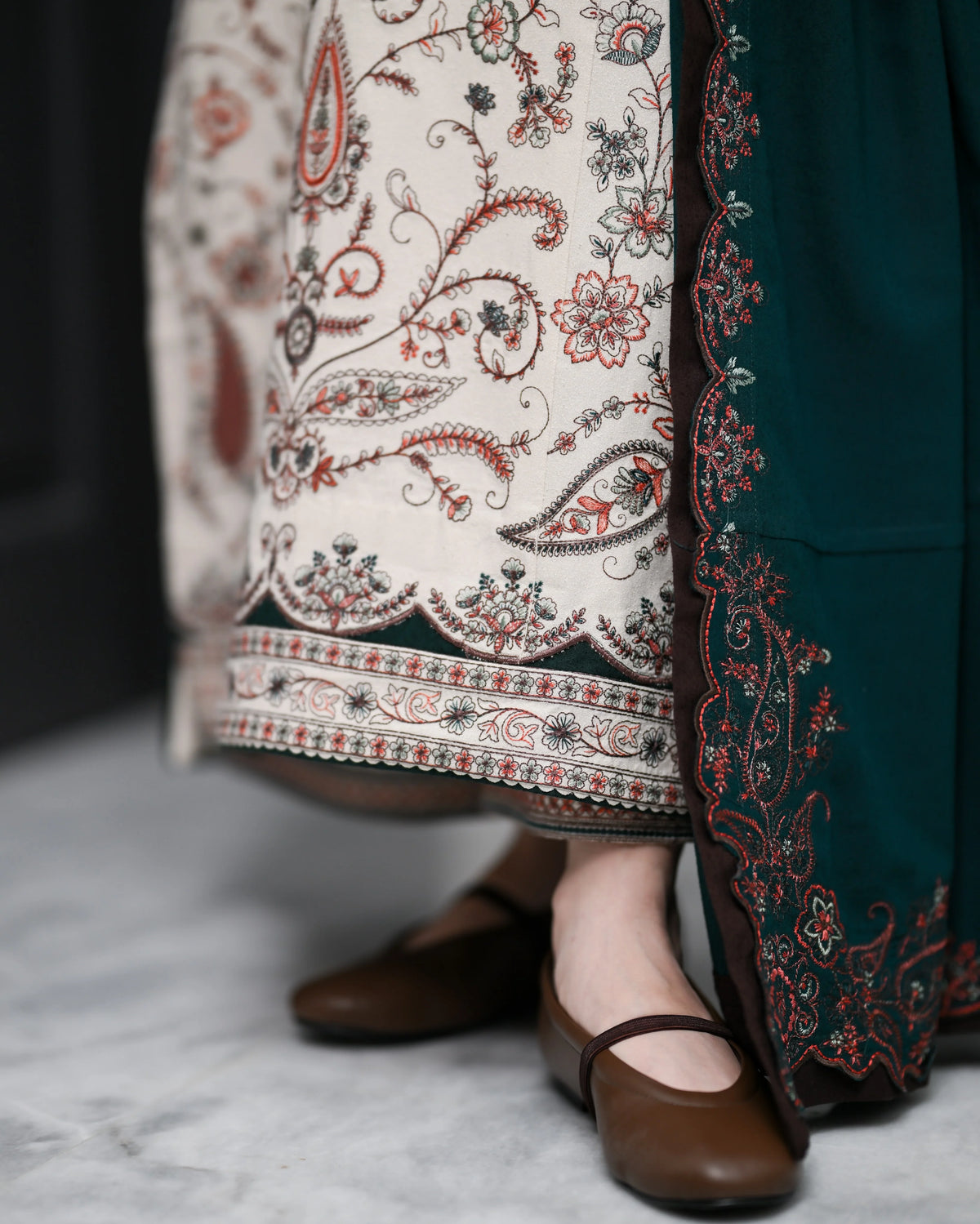 Rp1273 ZAIB - Winter 3PC Dhanak Embroidered Suit
