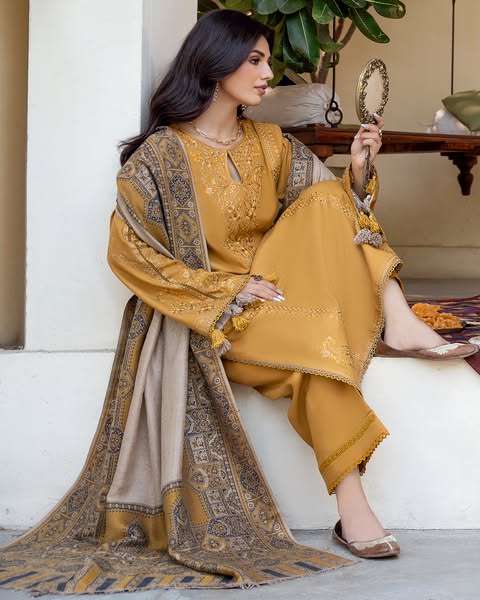 Rp33103- izel - Winter 3PC Dhanak Embroidered Suit