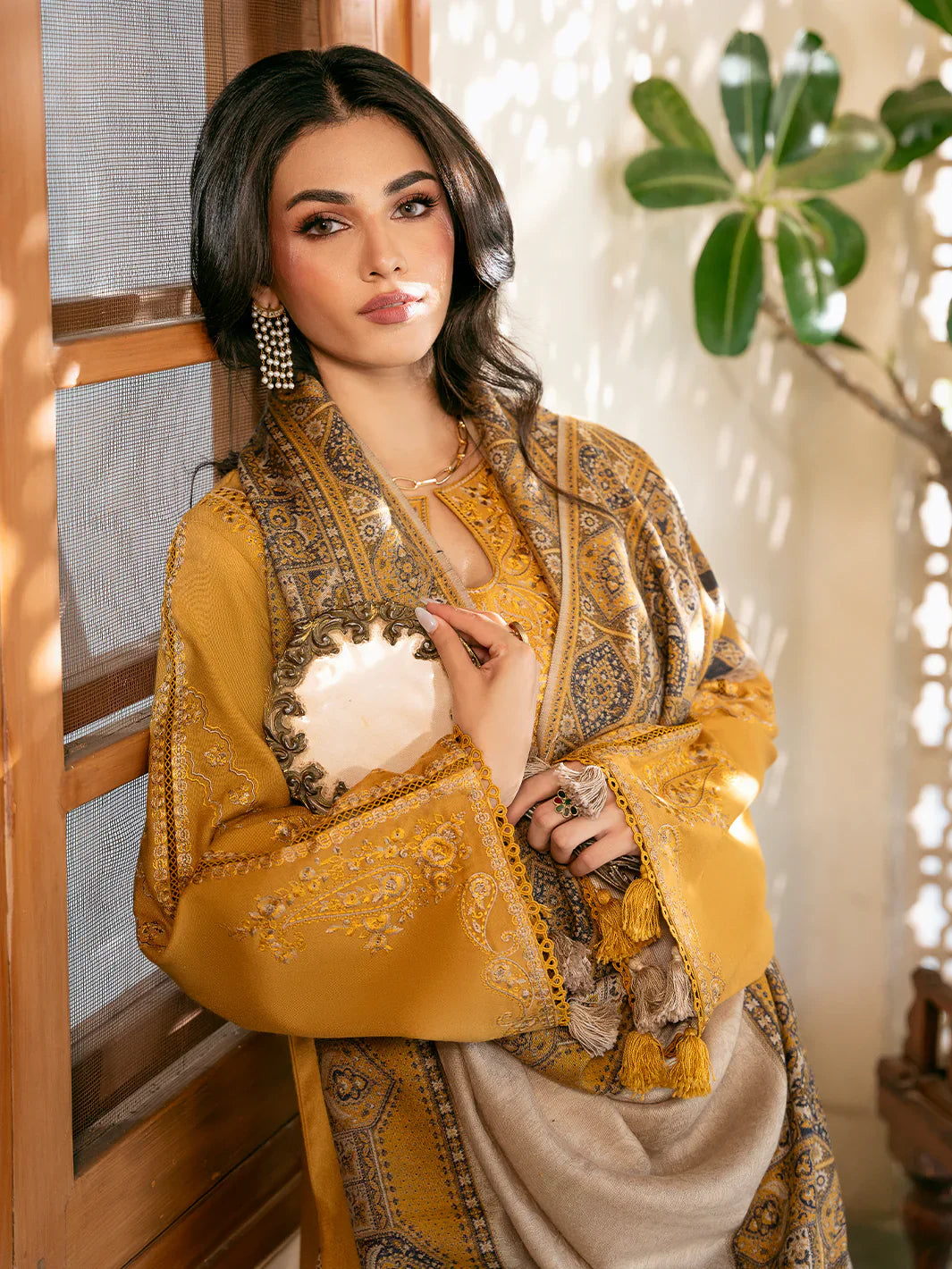 Rp33103- izel - Winter 3PC Dhanak Embroidered Suit