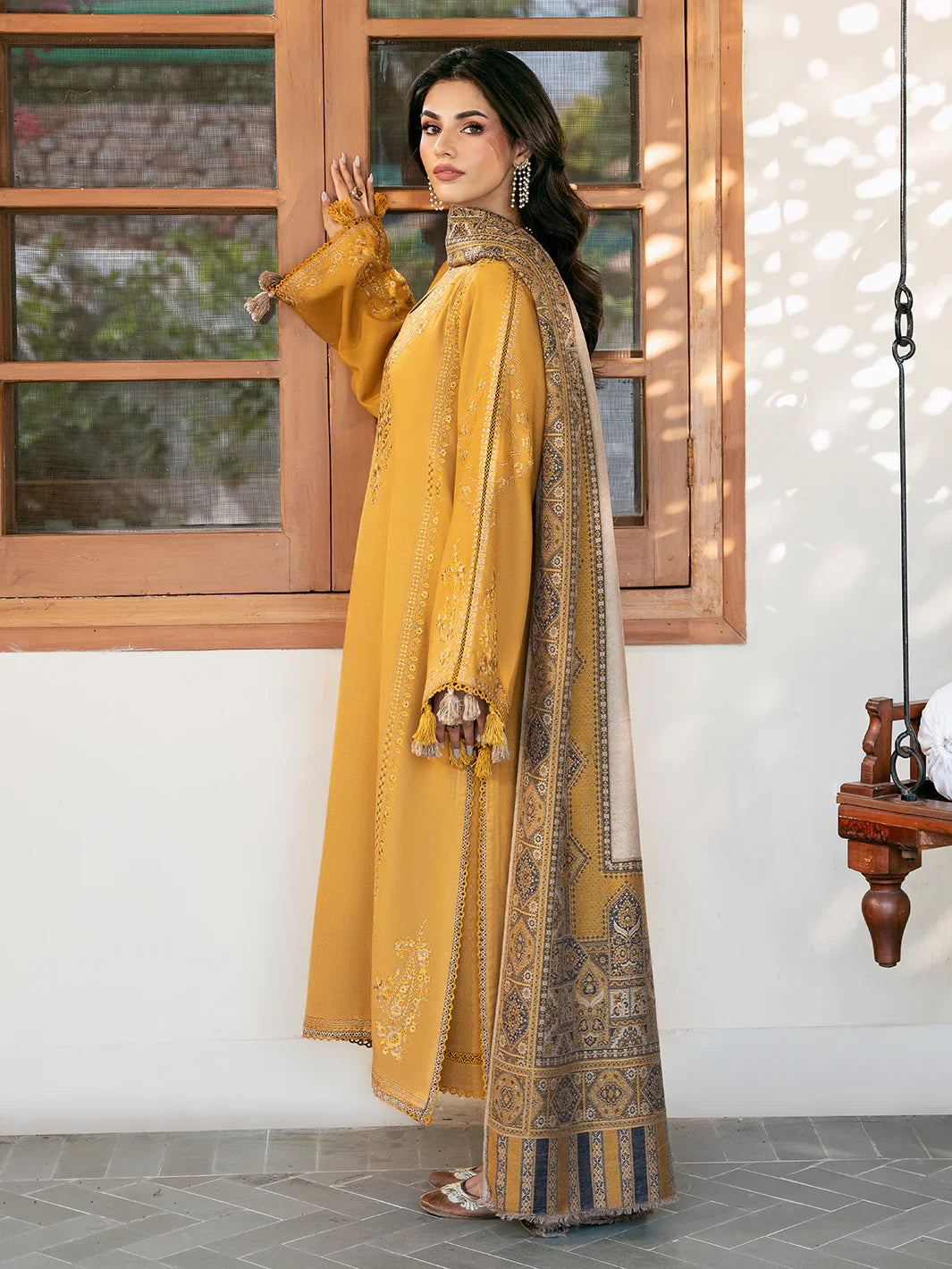 Rp33103- izel - Winter 3PC Dhanak Embroidered Suit