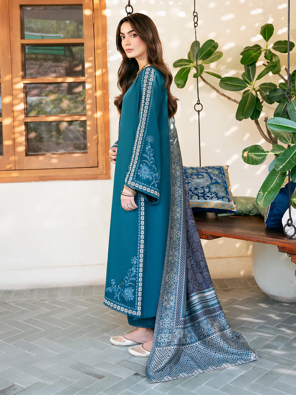 Rp33104 -izel - Winter 3PC Dhanak Embroidered Suit