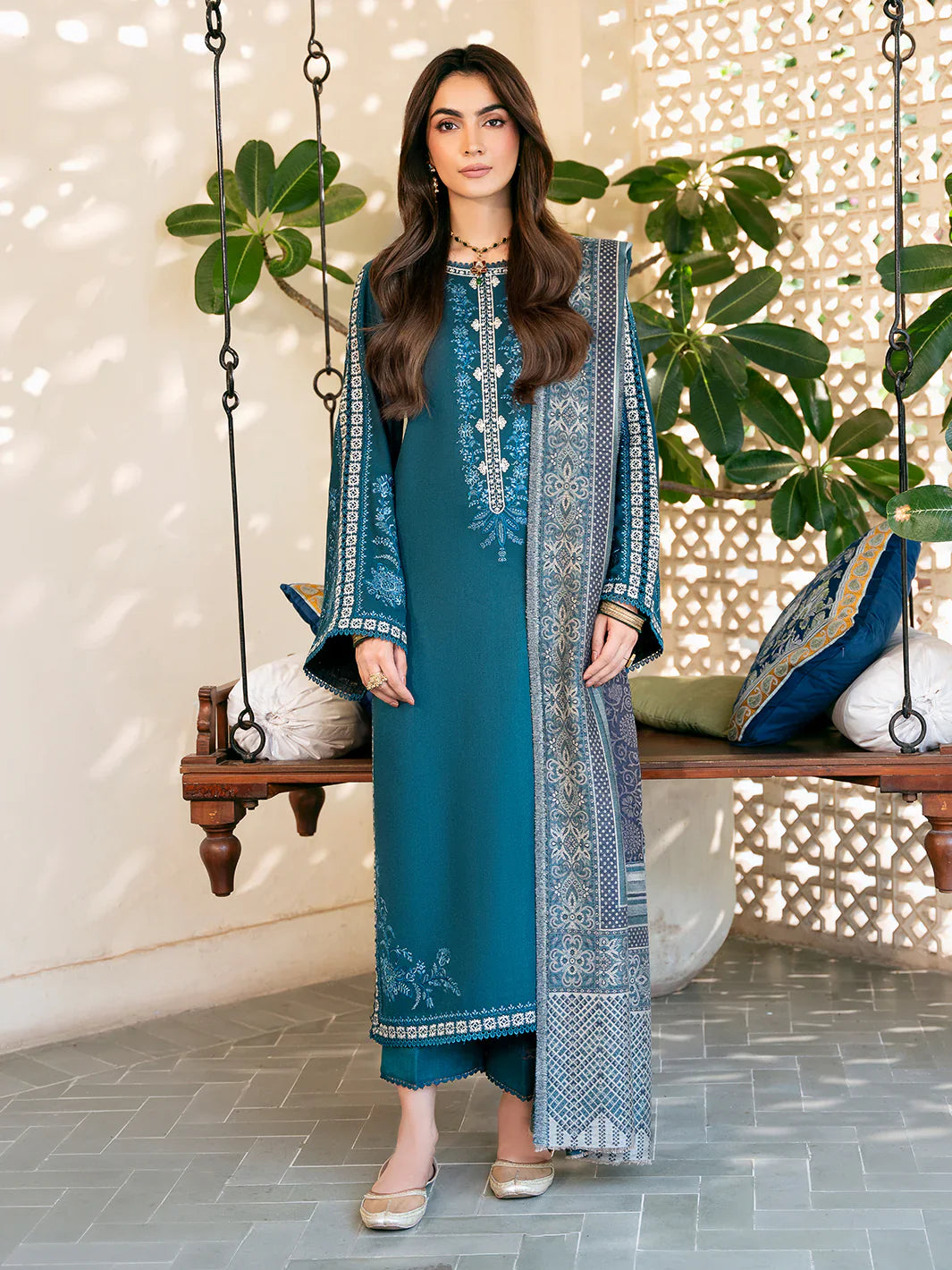 Rp33104 -izel - Winter 3PC Dhanak Embroidered Suit