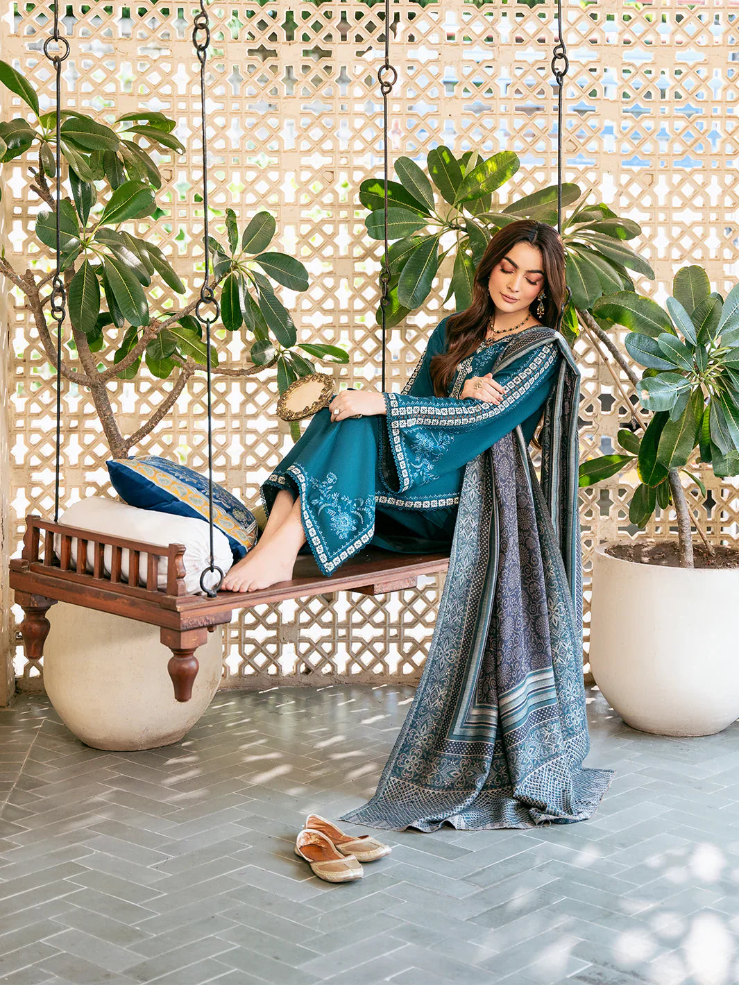 Rp33104 -izel - Winter 3PC Dhanak Embroidered Suit