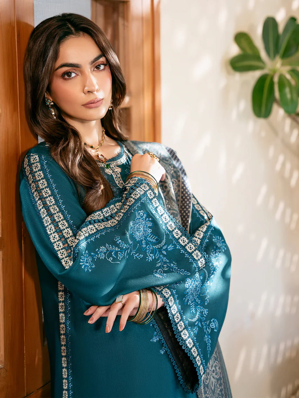 Rp33104 -izel - Winter 3PC Dhanak Embroidered Suit