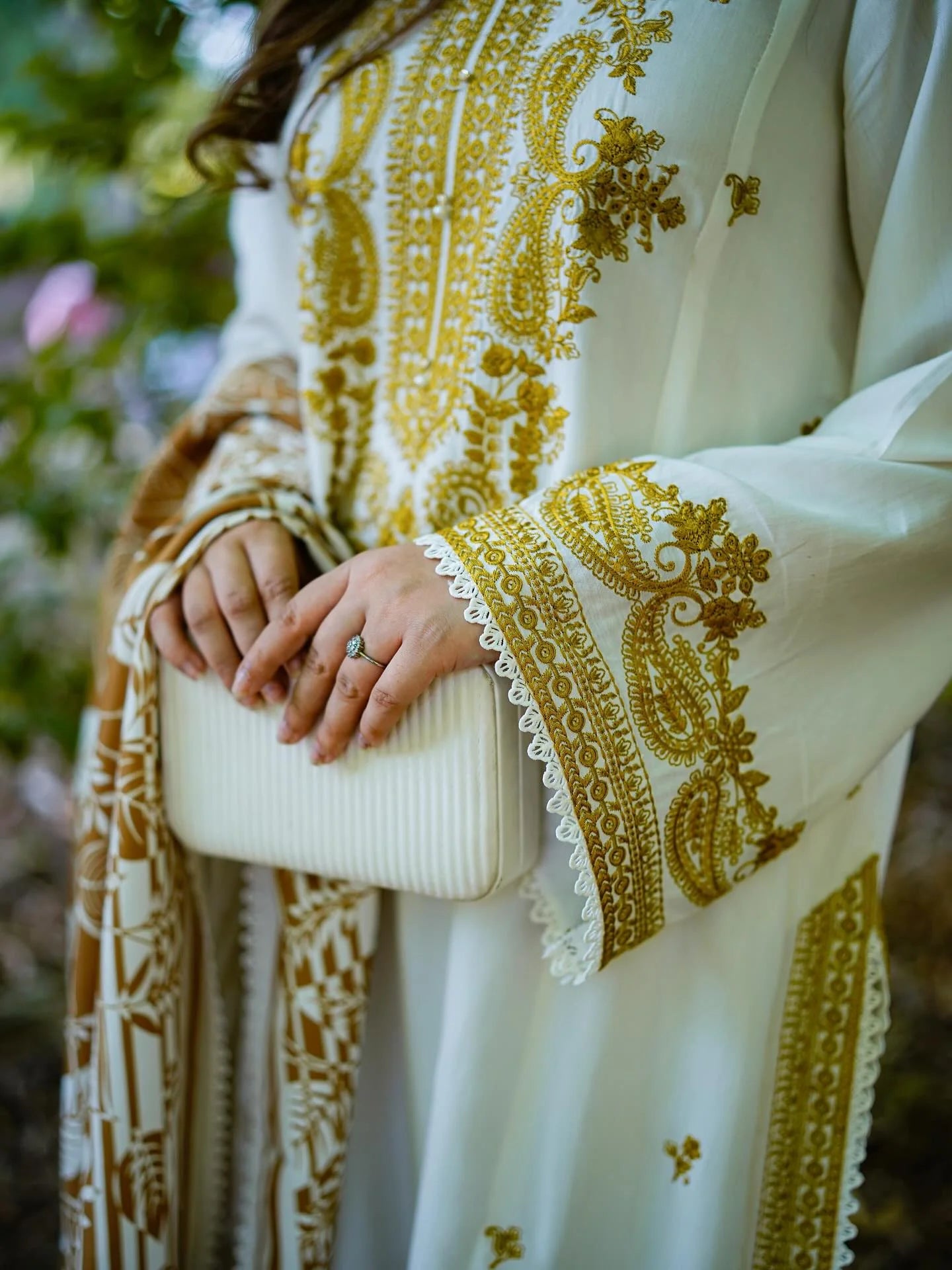 Rp33105 -izel - Winter 3PC Dhanak Embroidered Suit