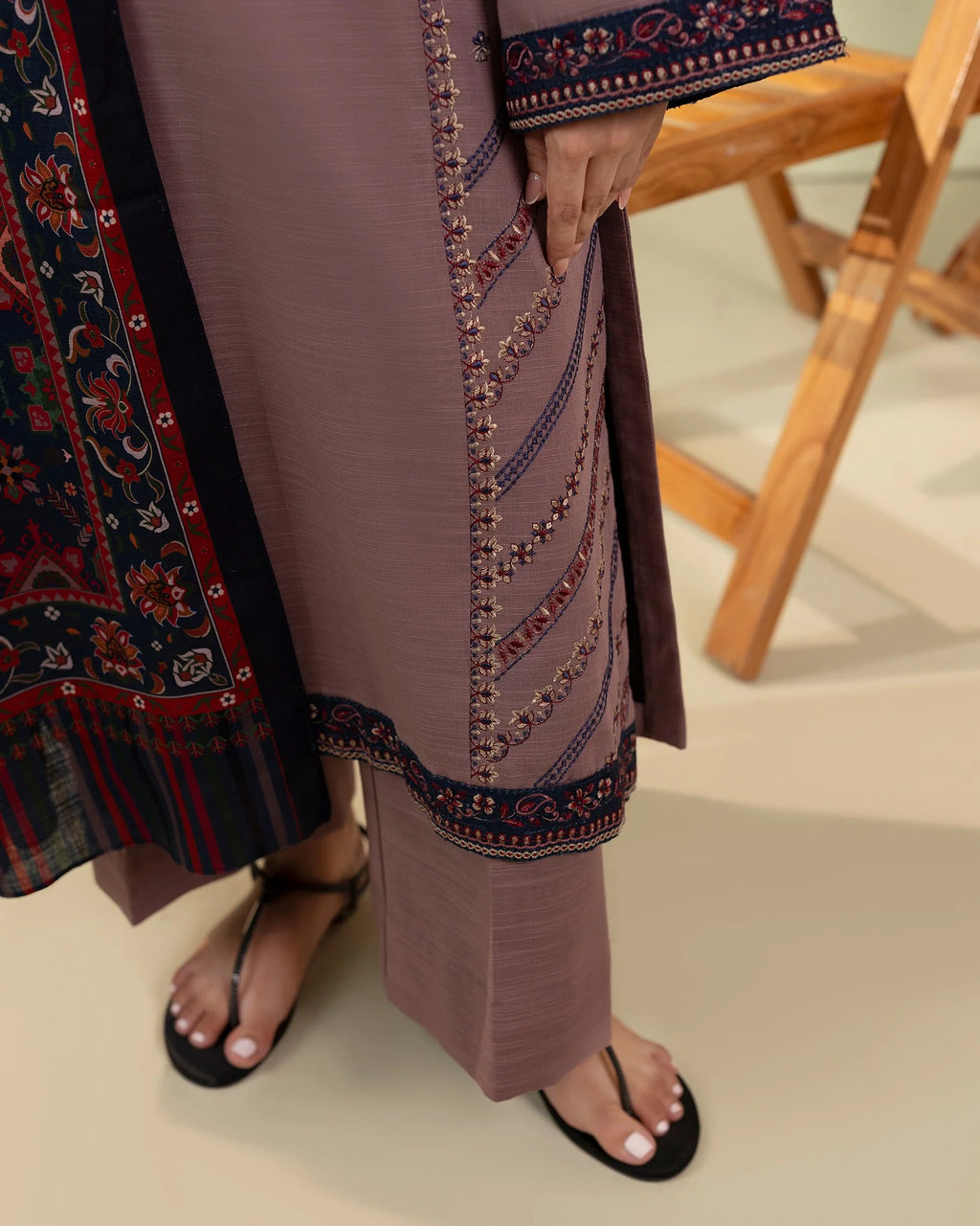 Rp33106-izel - Winter 3PC Dhanak Embroidered Suit