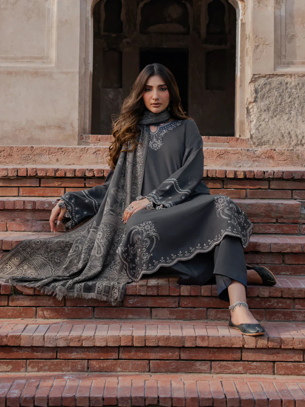 Rp33112-izel - Winter 3PC Dhanak Embroidered Suit
