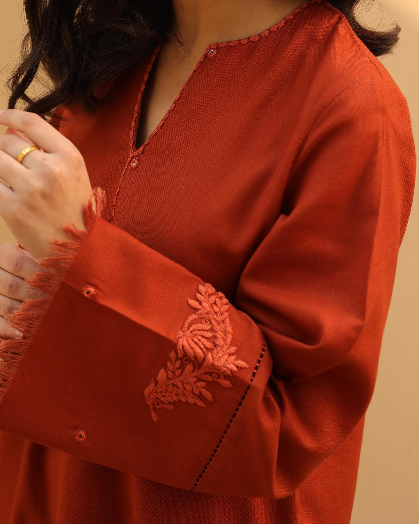 Rp565-WINTER 3PC Dhannak Embroidered Suit with Dhanak Embroidered Shawll